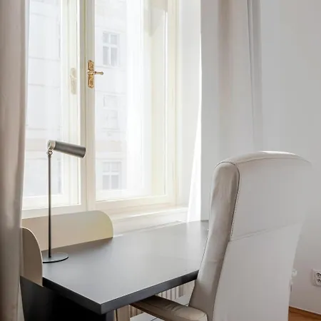 Blueground New Town View Nr Vysehrad Prg-100 Appartamento