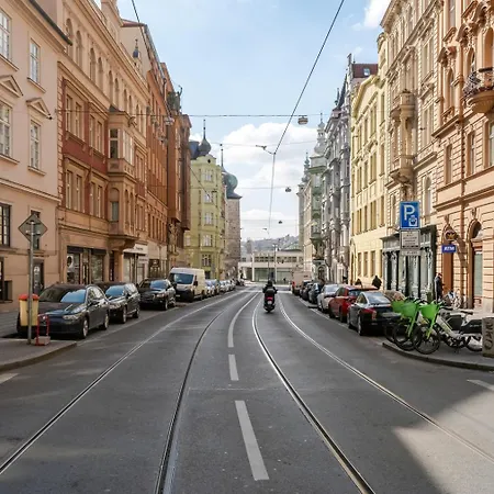Blueground New Town View Nr Vysehrad Prg-100 アパート *